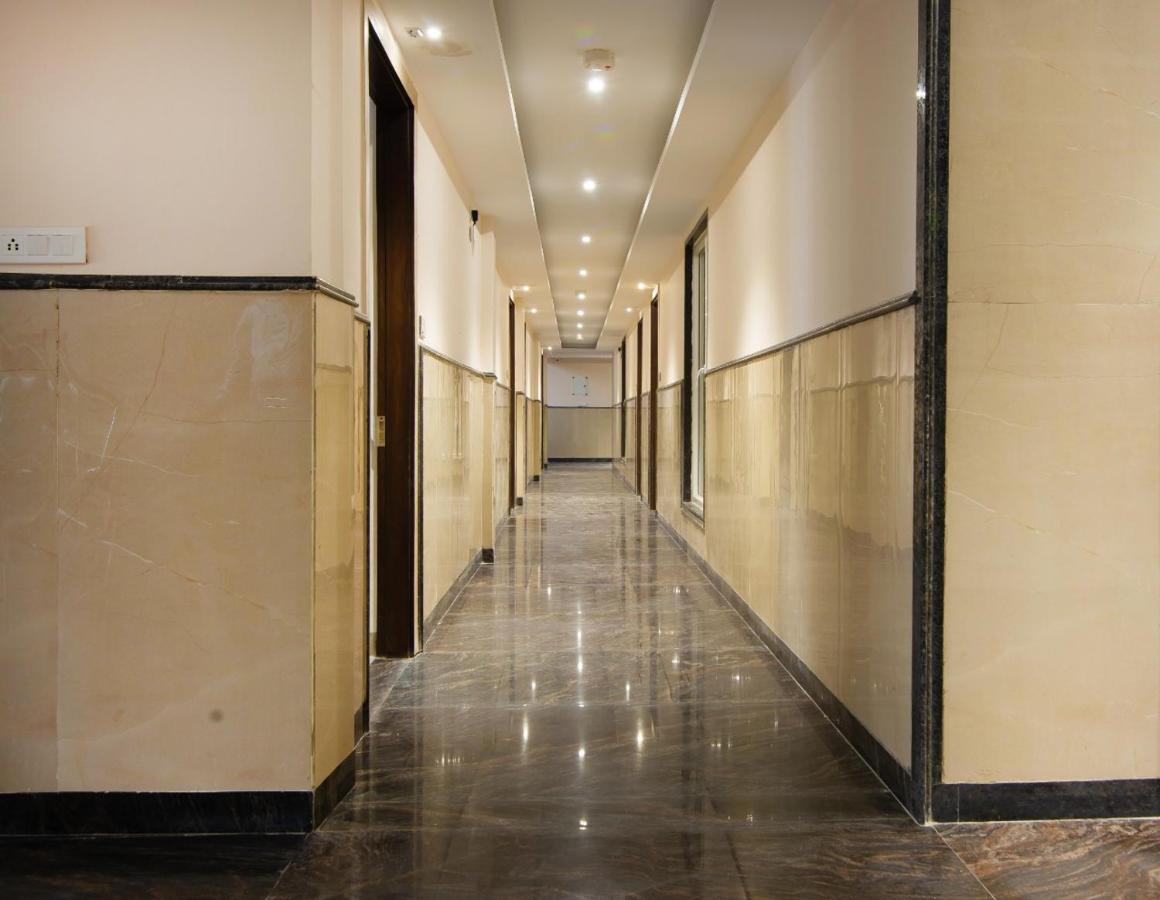 Hotel Ivy Plaza Luxury Нью-Дели Экстерьер фото