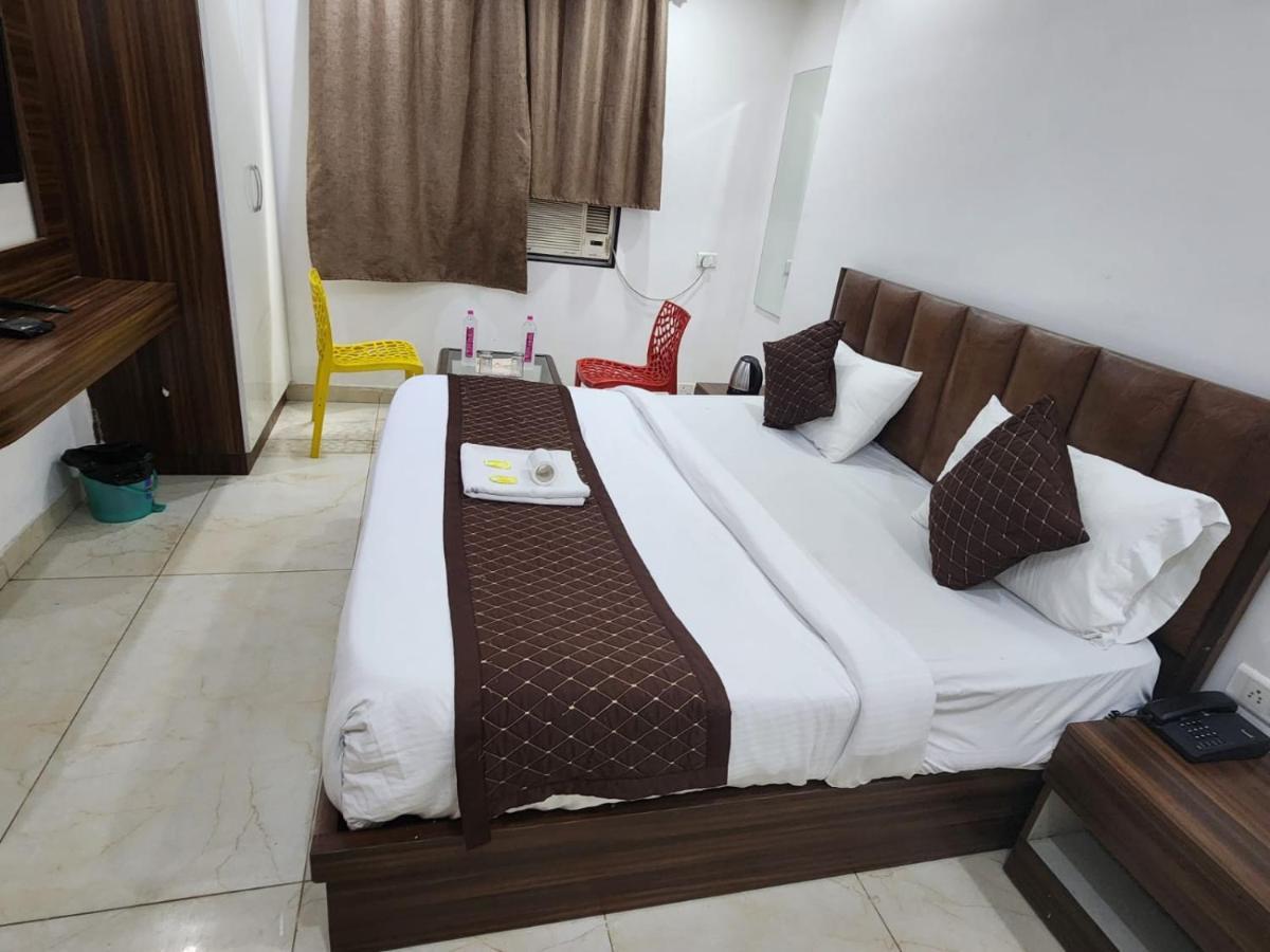 Hotel Ivy Plaza Luxury Нью-Дели Экстерьер фото