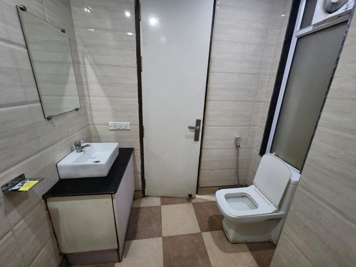 Hotel Ivy Plaza Luxury Нью-Дели Экстерьер фото
