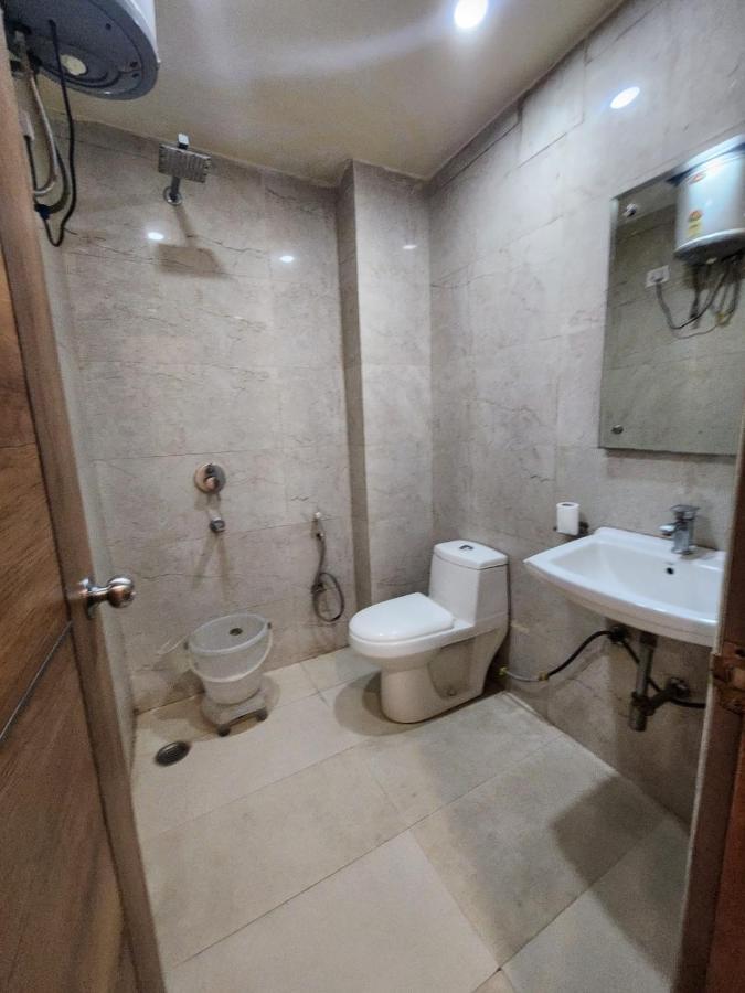 Hotel Ivy Plaza Luxury Нью-Дели Экстерьер фото